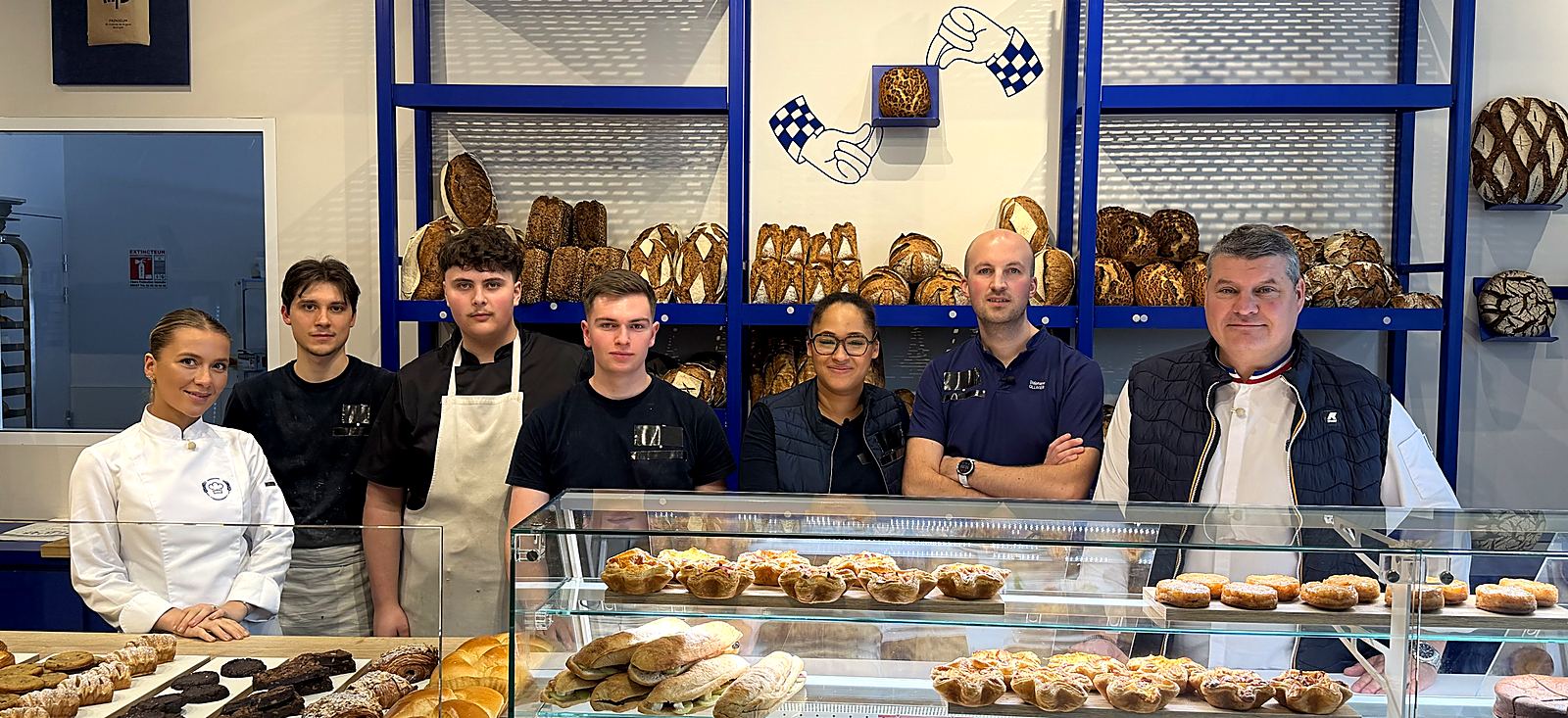 L’équipe du Painséum au travail dans le fournil